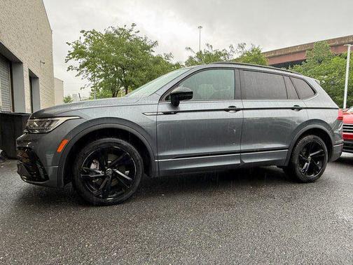 Platinum Gray Metallic 2024 Volkswagen Tiguan 2.0T SE R-Line Black