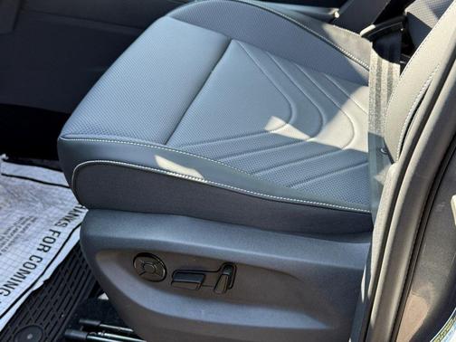 2025 Volkswagen Tiguan 2.0T SE 4MOTION