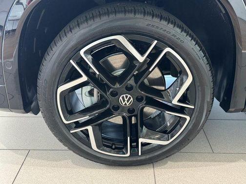 deep black pearl 2026 Volkswagen Tiguan 2.0T SEL R-Line 4MOTION
