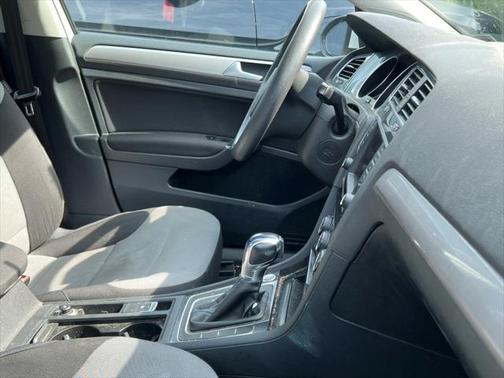 2016 Volkswagen e-Golf SE