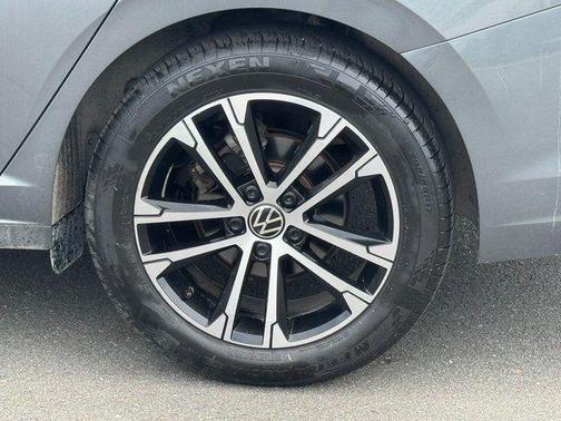 Platinum Gray Metallic 2025 Volkswagen Jetta 1.5T Sport