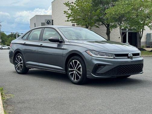 Platinum Gray Metallic 2025 Volkswagen Jetta 1.5T Sport