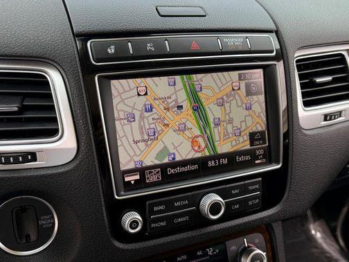 Pure White 2016 Volkswagen Touareg TDI Lux