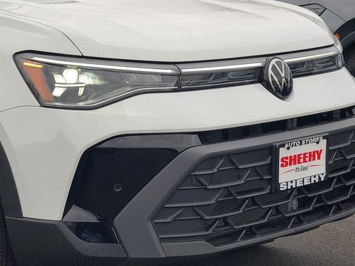 2026 Volkswagen Taos SE Black