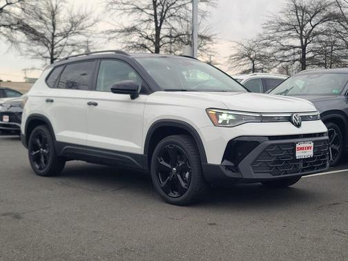 2026 Volkswagen Taos SE Black