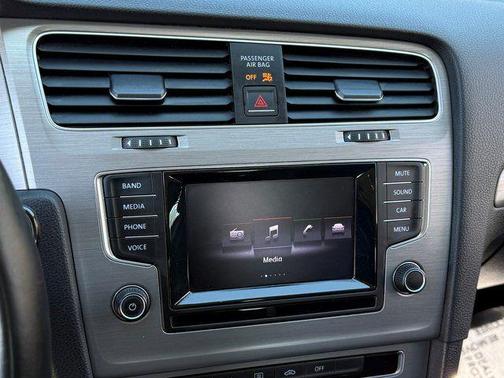 Oryx White Pearl 2015 Volkswagen Golf Auto TSI S