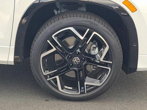 2026 Volkswagen Tiguan 2.0T SEL R-Line 4MOTION