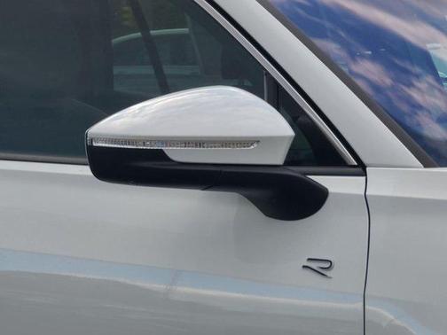 2026 Volkswagen Tiguan 2.0T SEL R-Line 4MOTION