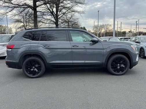 Pure Gray 2026 Volkswagen Atlas 2.0T SE w/Technology 4MOTION