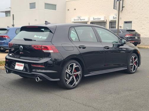 2026 Volkswagen Golf GTI 2.0T SE DSG