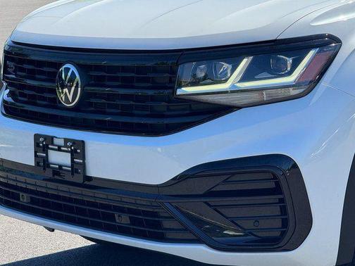 Opal White Pearl 2023 Volkswagen Atlas Cross Sport 3.6L V6 SEL R-Line