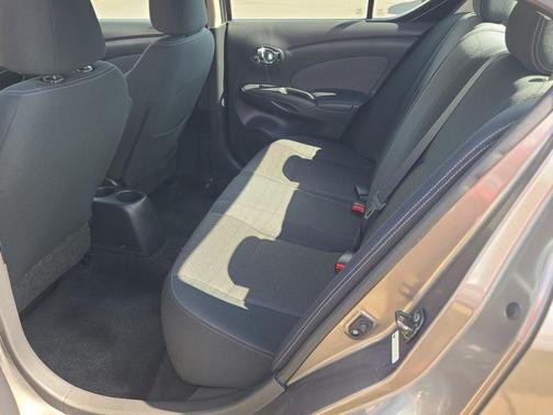 2015 Nissan Versa 1.6 SV