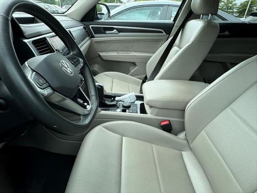 2022 Volkswagen Atlas 3.6L SE w/Technology