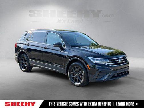 Deep Black Pearl 2024 Volkswagen Tiguan 2.0T SE