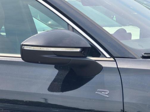 2025 Volkswagen Tiguan 2.0T SEL R-Line 4MOTION