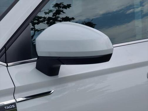 2024 Volkswagen Taos 1.5T SEL