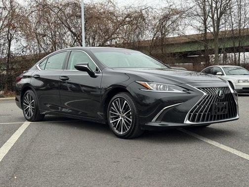 2023 Lexus ES 300h Base