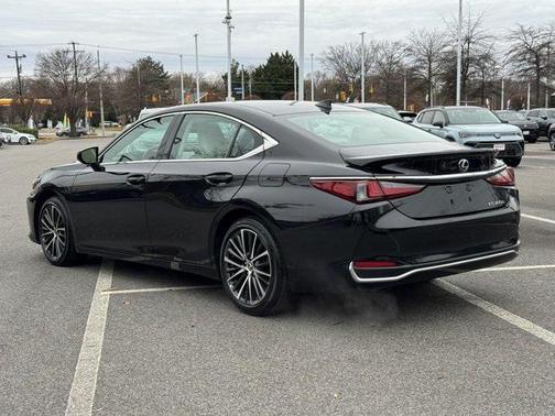 2023 Lexus ES 300h Base