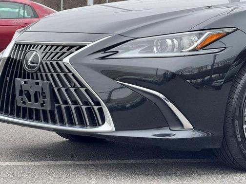 2023 Lexus ES 300h Base