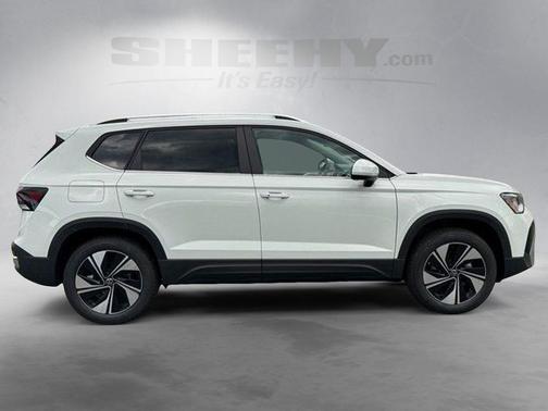 Pure White 2026 Volkswagen Taos SE