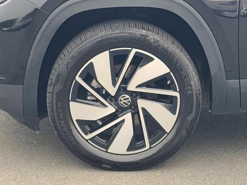 2025 Volkswagen Atlas 2.0T SE w/Technology 4MOTION