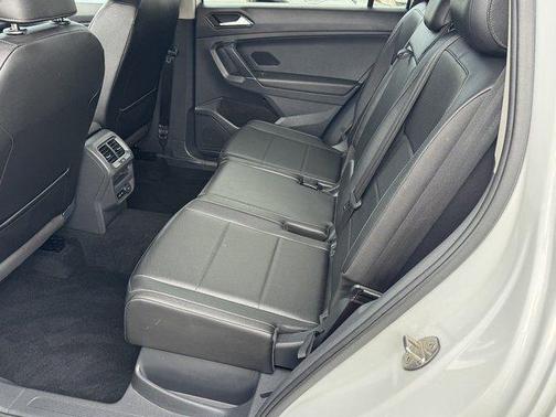 Pure White 2018 Volkswagen Tiguan 2.0T SE 4MOTION