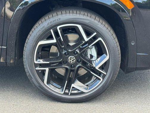 deep black pearl 2026 Volkswagen Tiguan 2.0T SEL R-Line 4MOTION