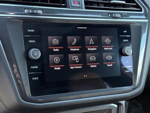 2022 Volkswagen Tiguan 2.0T SE R-Line Black