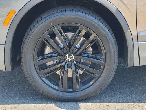 2022 Volkswagen Tiguan 2.0T SE R-Line Black 4MOTION