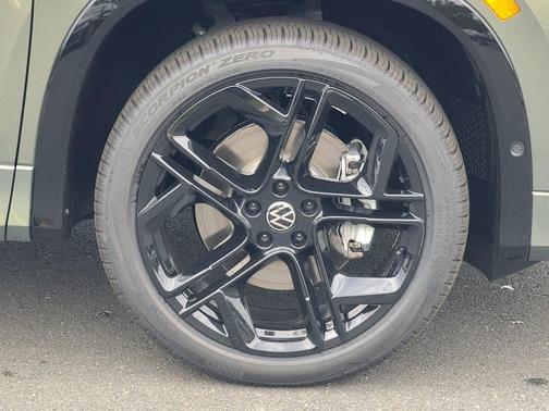 2025 Volkswagen Tiguan 2.0T SE R-Line Black 4MOTION