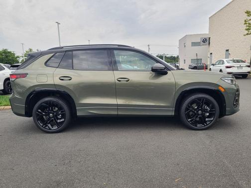 2025 Volkswagen Tiguan 2.0T SE R-Line Black 4MOTION