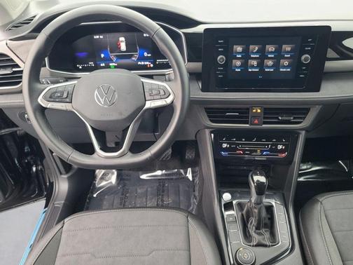 2025 Volkswagen Taos 1.5T SE Black