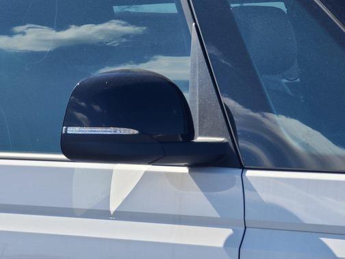 Candy White 2025 Volkswagen ID. Buzz Pro S