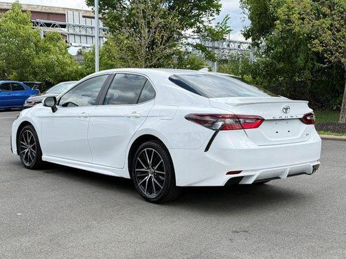 Ice Cap 2024 Toyota Camry SE