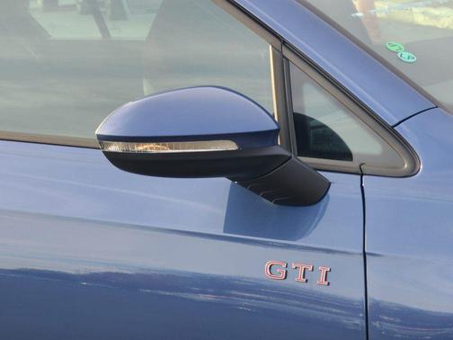 2026 Volkswagen Golf GTI 2.0T SE DSG