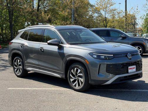 Platinum 2026 Volkswagen Tiguan 2.0T S