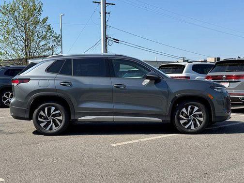 Platinum 2026 Volkswagen Tiguan 2.0T S