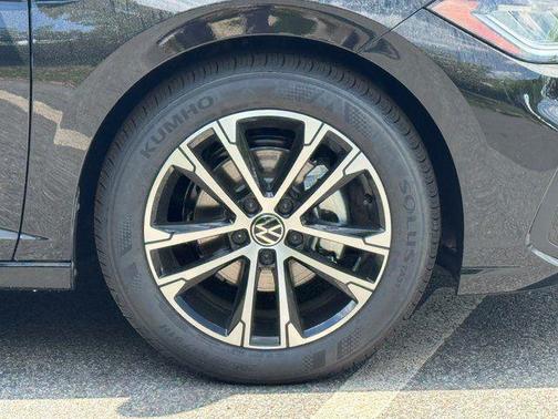 Deep Black Pearl 2026 Volkswagen Jetta 1.4T S