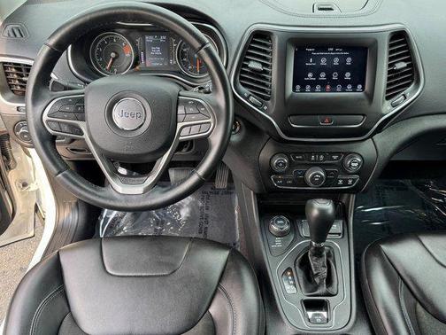 Bright White Clearcoat 2019 Jeep Cherokee Latitude Plus