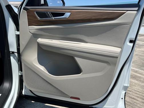 2025 Volkswagen Atlas 2.0T SE w/Technology 4MOTION