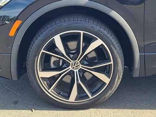 2022 Volkswagen Tiguan 2.0T SEL R-Line 4MOTION