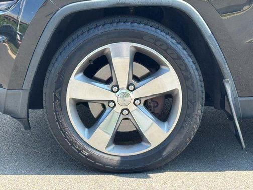 Brilliant Black Crystal Pearlcoat 2014 Jeep Grand Cherokee Limited