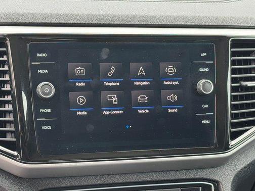 Silver Metallic 2023 Volkswagen Atlas 3.6L SE w/Technology