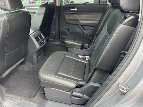 Silver Metallic 2023 Volkswagen Atlas 3.6L SE w/Technology