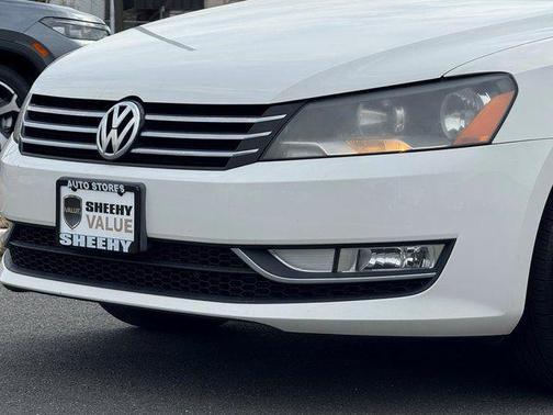 Candy White 2015 Volkswagen Passat 1.8T Limited Edition