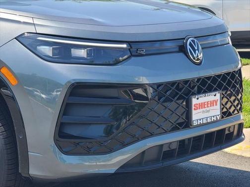 2025 Volkswagen Tiguan 2.0T SE R-Line Black 4MOTION