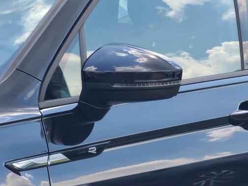 2022 Volkswagen Tiguan 2.0T SE R-Line Black 4MOTION