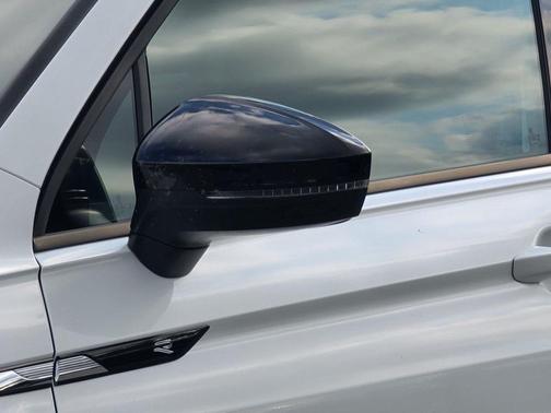 2024 Volkswagen Tiguan 2.0T SE R-Line Black 4MOTION