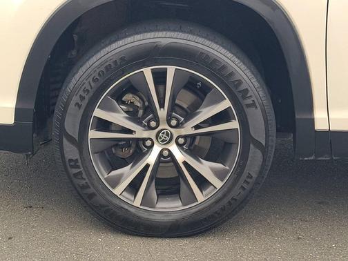 2019 Toyota Highlander LE I4