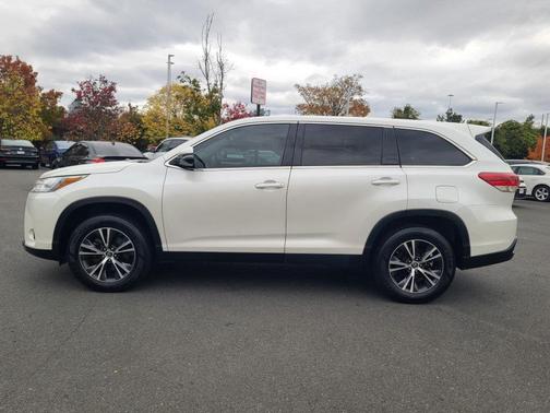 2019 Toyota Highlander LE I4